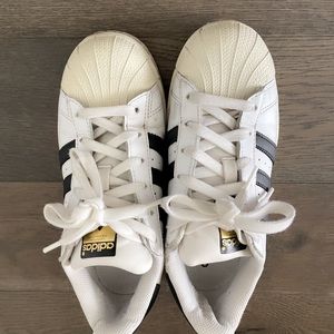 💕 Adidas Superstar Sneakers US5